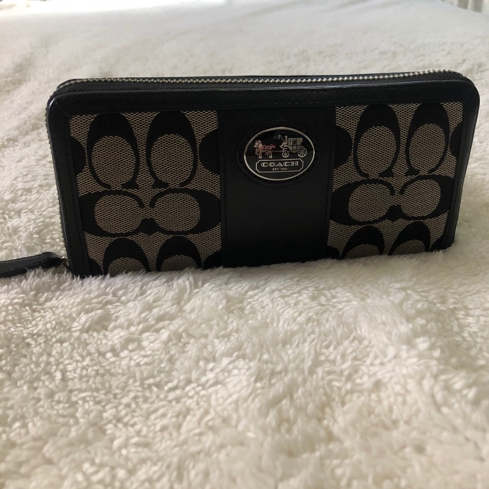 Authentic Coach, Large Leather  folden Wallet